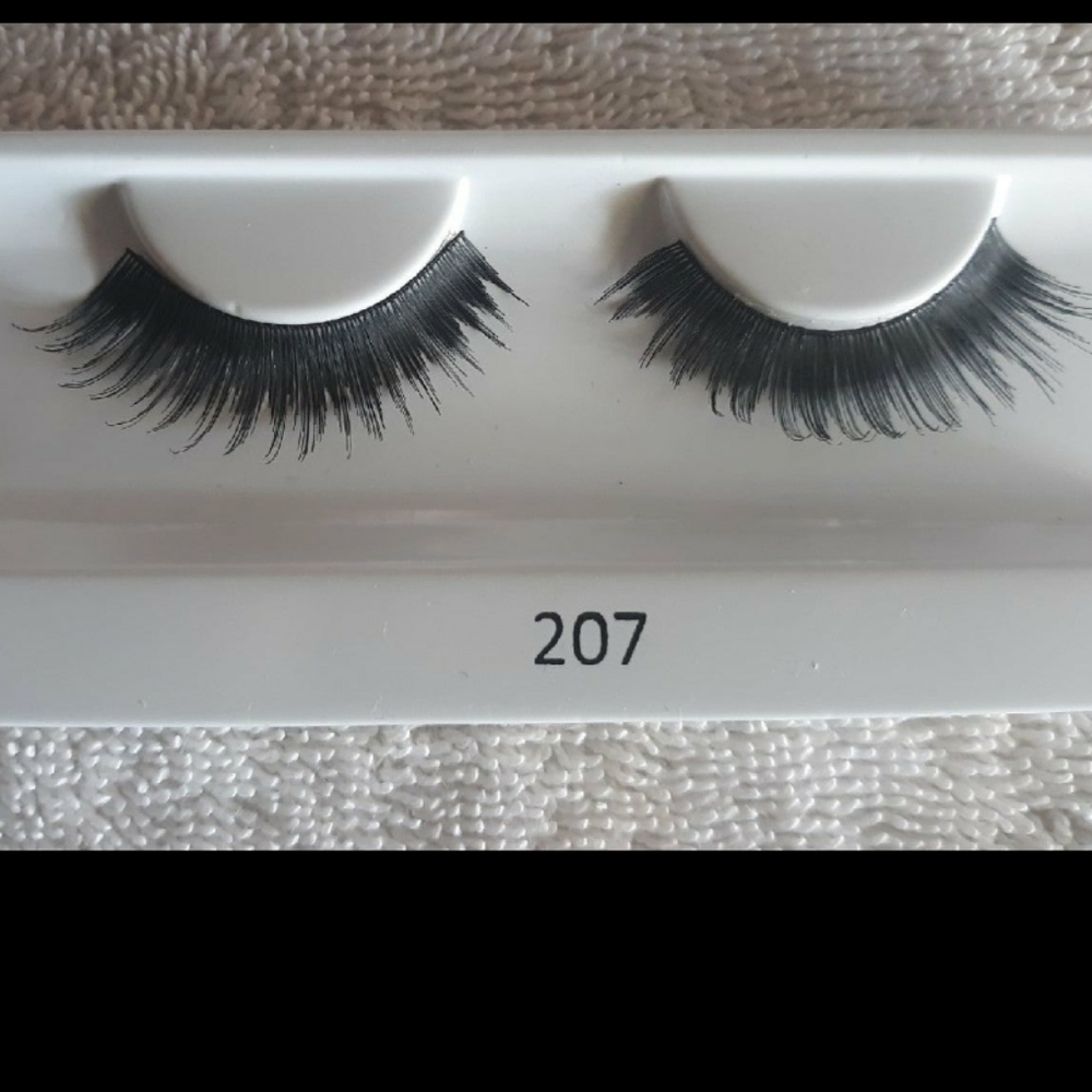 False Lashes #207 - Picture 3 of 4